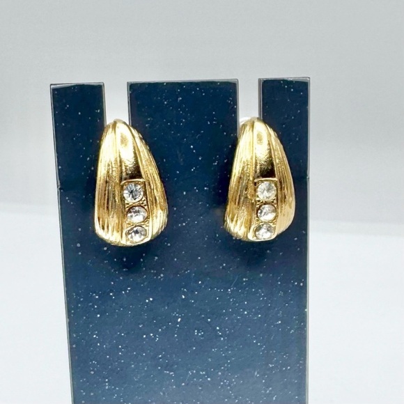 Sarah Coventry Vintage Gold Plated Hoops
With Rhinestones - Picture 9 of 9